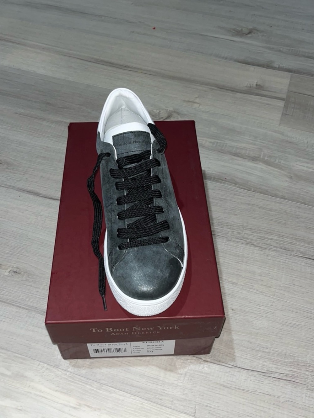 To Boot Men's Gray and Black Low-Top Sneakers
